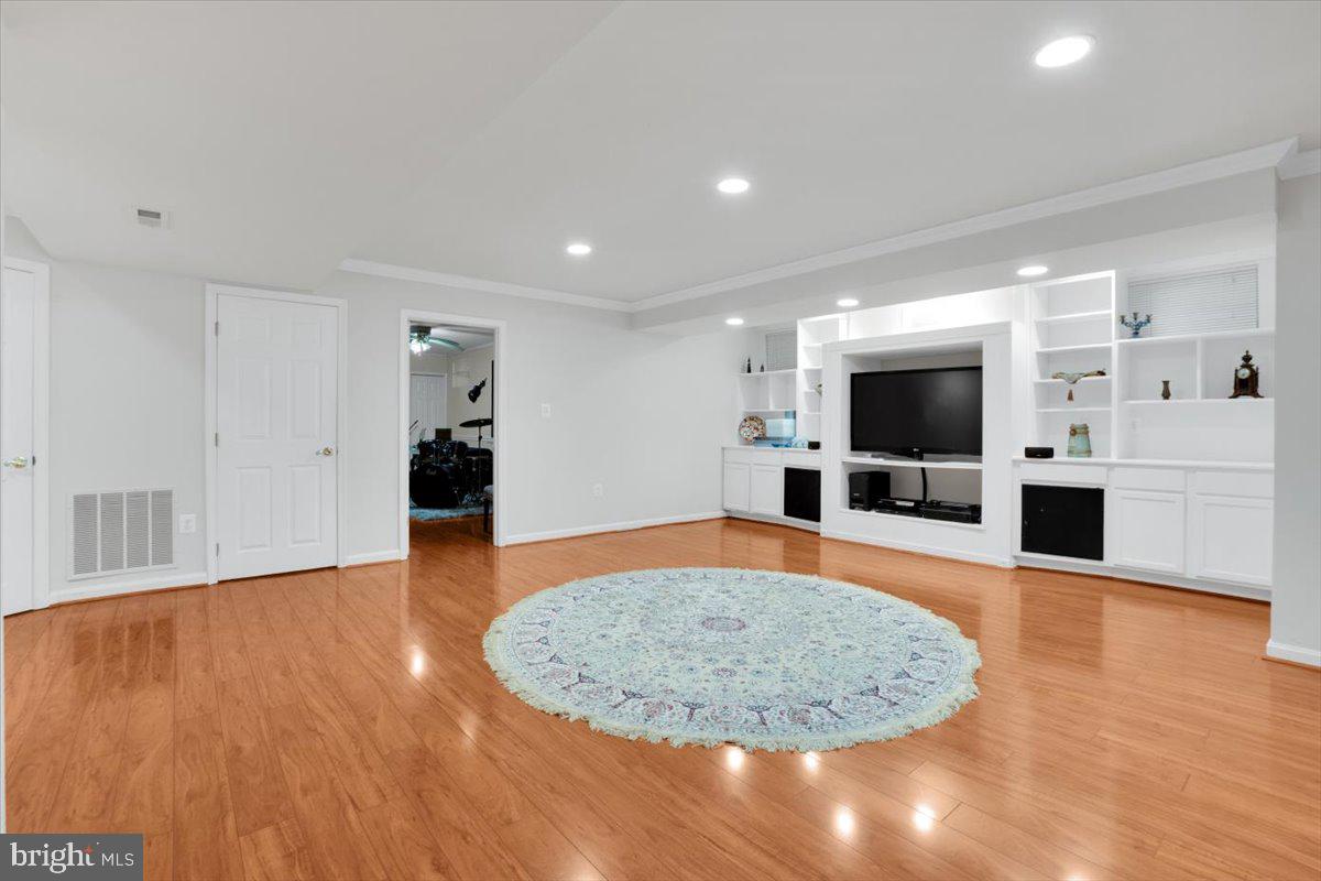 21439 Kenyon Street Sterling, VA 20164 - Photo 39 of 50