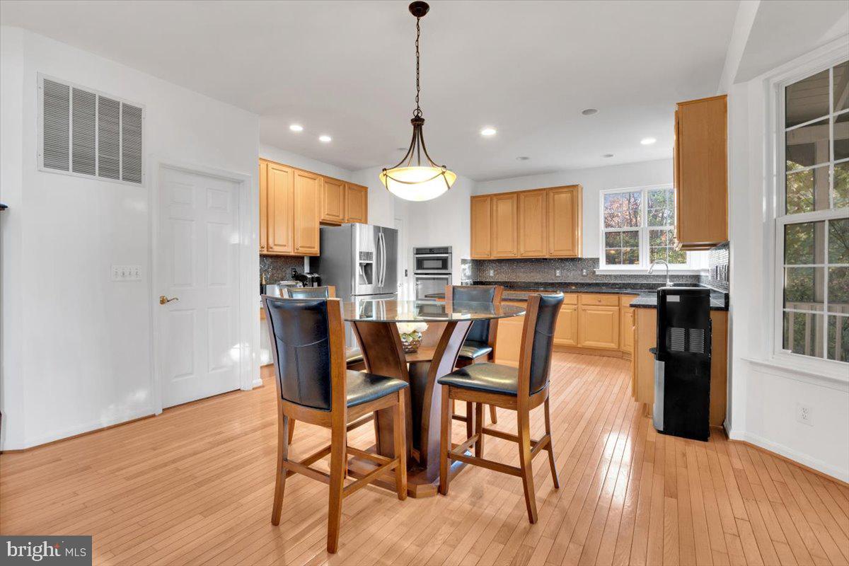 21439 Kenyon Street Sterling, VA 20164 - Photo 9 of 50