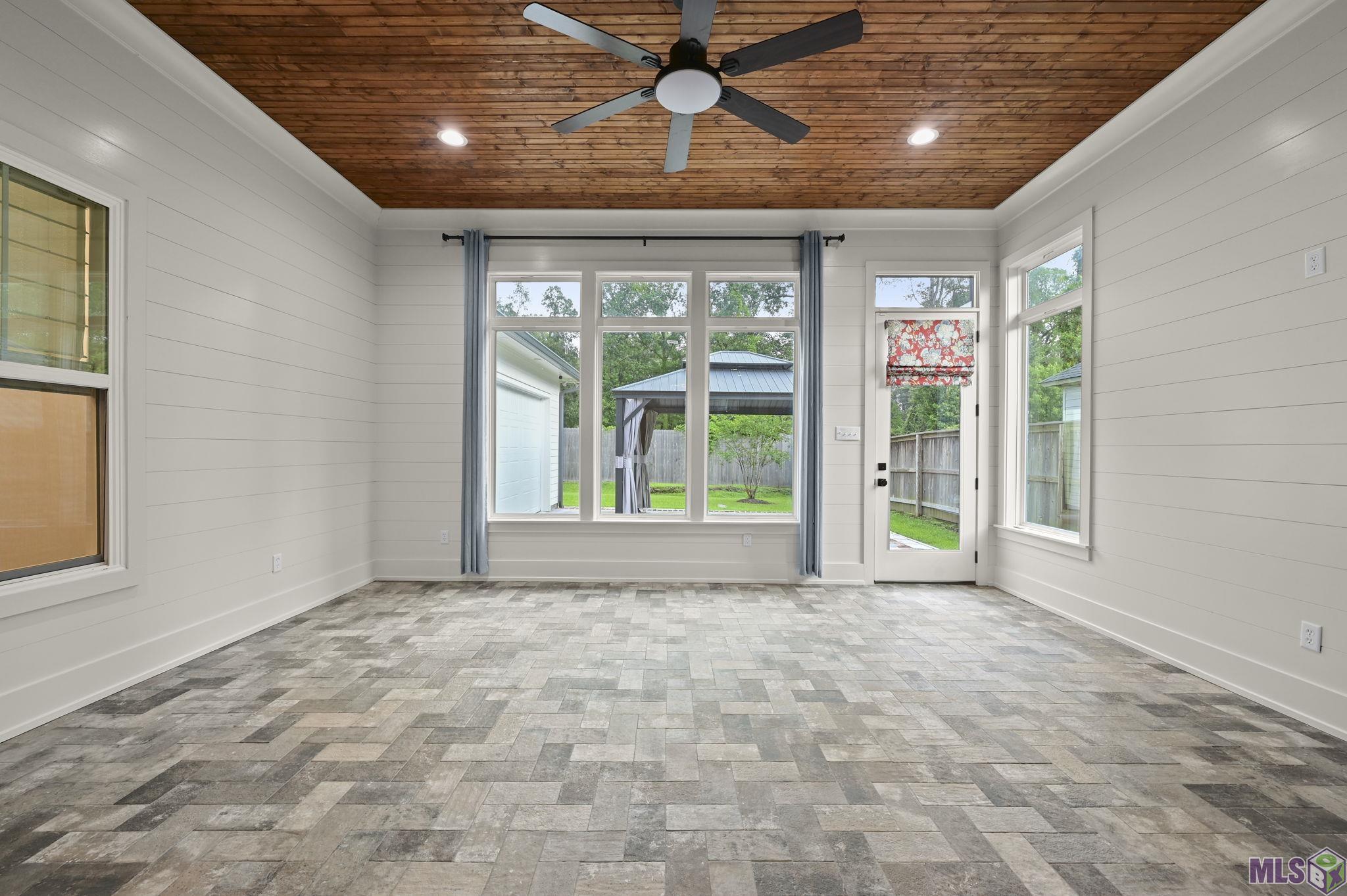 13575 Sawmill Drive Baton Rouge, LA 70818 - Photo 10 of 37