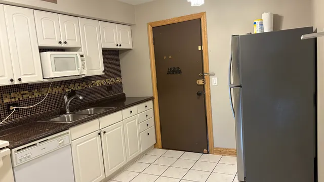 $1,475 | 9717 Bianco Terrace, Unit 3F, Des Plaines, IL 60016