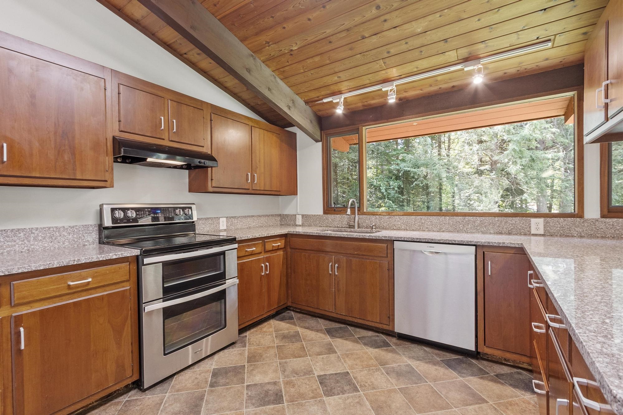 83 Highway 12A Surry, NH 03431 - Photo 10 of 59