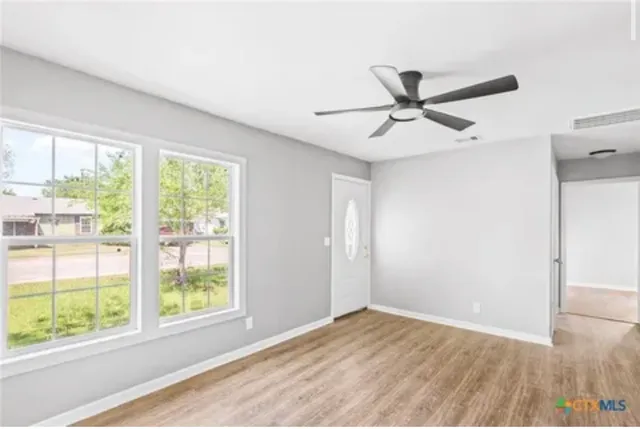 $1,400 | 1601 East Mimosa Avenue, Victoria, TX 77901