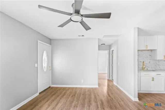 $1,400 | 1601 East Mimosa Avenue, Victoria, TX 77901