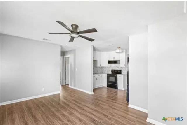 $1,400 | 1601 East Mimosa Avenue, Victoria, TX 77901