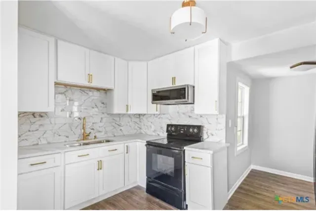 $1,400 | 1601 East Mimosa Avenue, Victoria, TX 77901