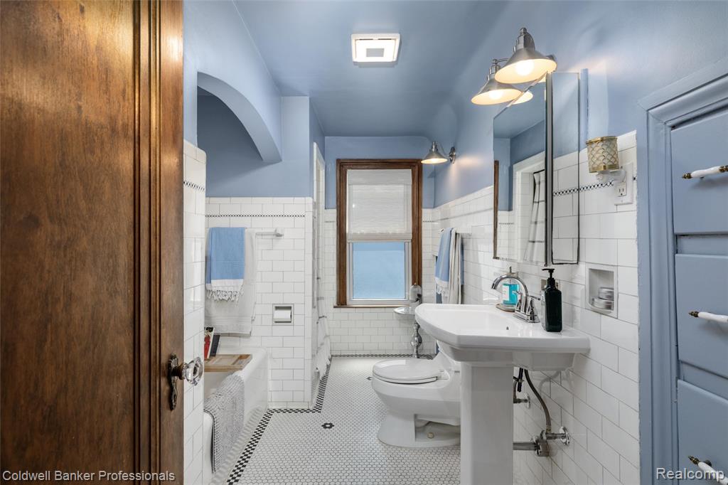 1377 Harvard Road Grosse Pointe Park, MI 48230 - Photo 43 of 72
