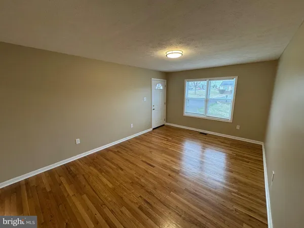 $2,200 | 127 Longstreet Avenue, Winchester, VA 22603