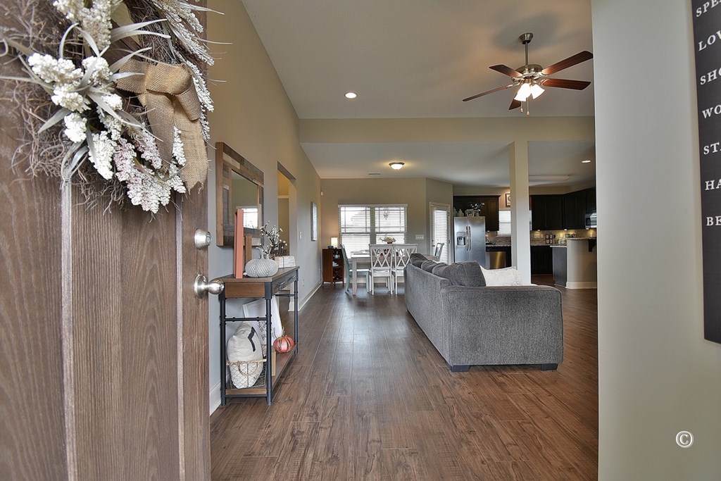 7 Eagle Ridge Lane Fort Mitchell, AL 36856 - Photo 3 of 24 a living room with furniture and a chandelier