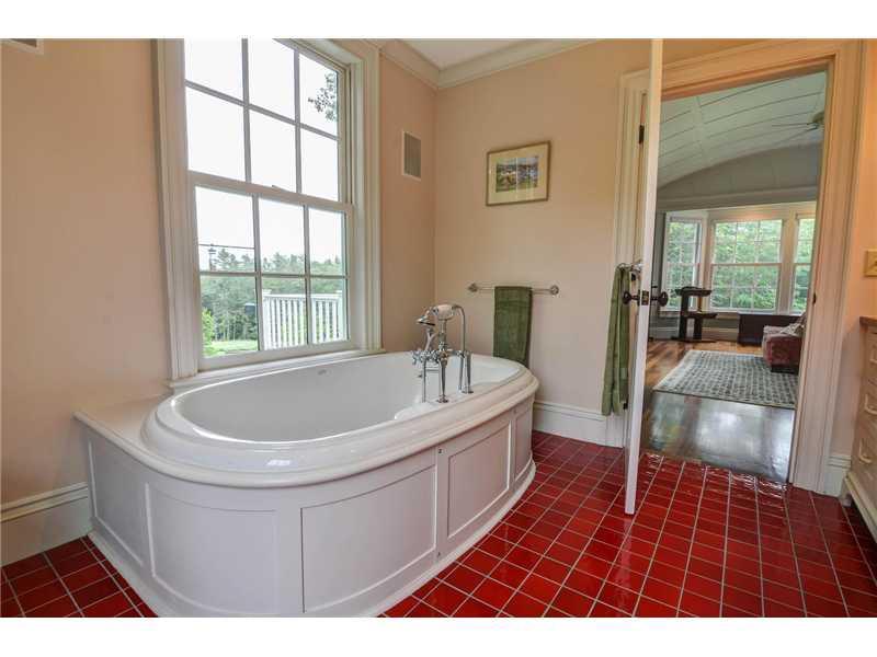 84 Flying Point Road Freeport, ME 04032 - Photo 33 of 35 Master Bath/Spa.
