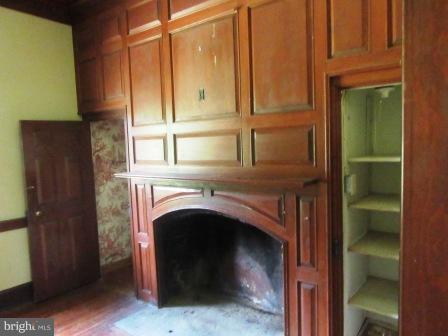 11932 Maiden Point Farm Road Newburg, MD 20664 - Photo 21 of 30 Built-in bookcases