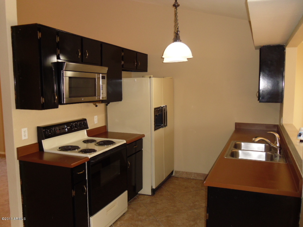 1821 East Grandview Road Phoenix, AZ 85022 - Photo 14 of 22 Kitchen