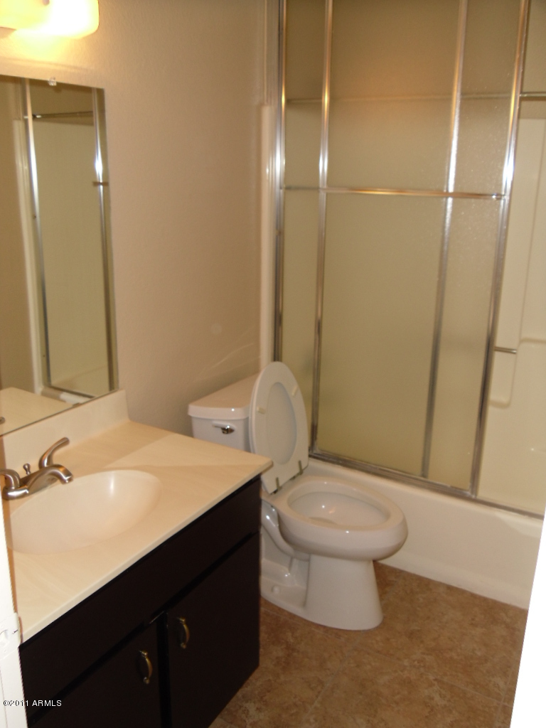 1821 East Grandview Road Phoenix, AZ 85022 - Photo 21 of 22 Hall Bath