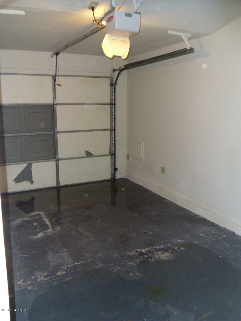 1821 East Grandview Road Phoenix, AZ 85022 - Photo 22 of 22 Garage