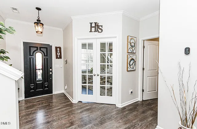 a view of front door with entryway
