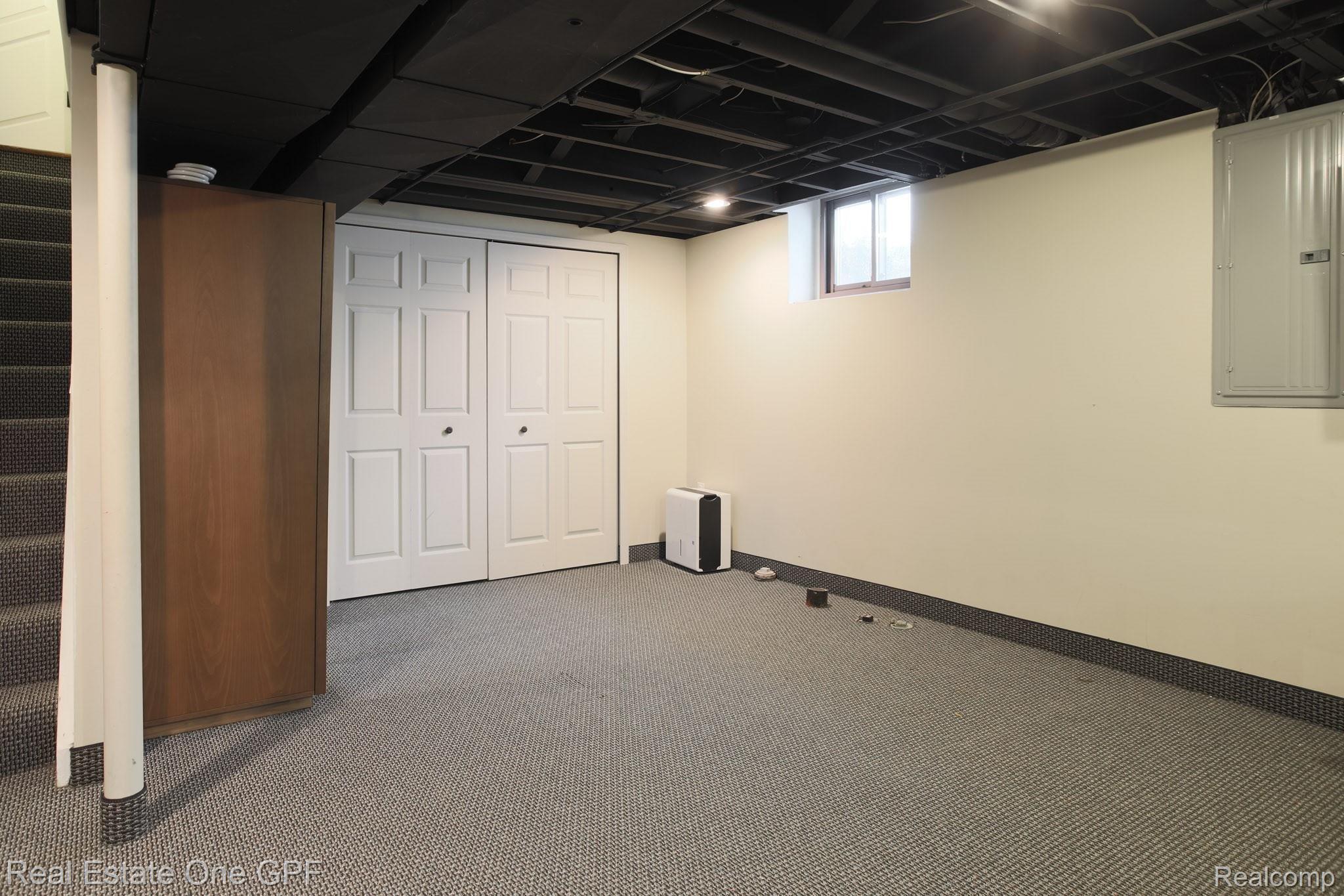 559 Cook Road Grosse Pointe, MI 48236 - Photo 37 of 47 46.jpg