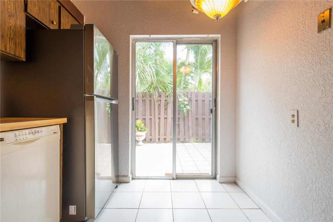 124 Fox Road, Unit 248 Hollywood, FL 33024 - Photo 5 of 39 Photo 5