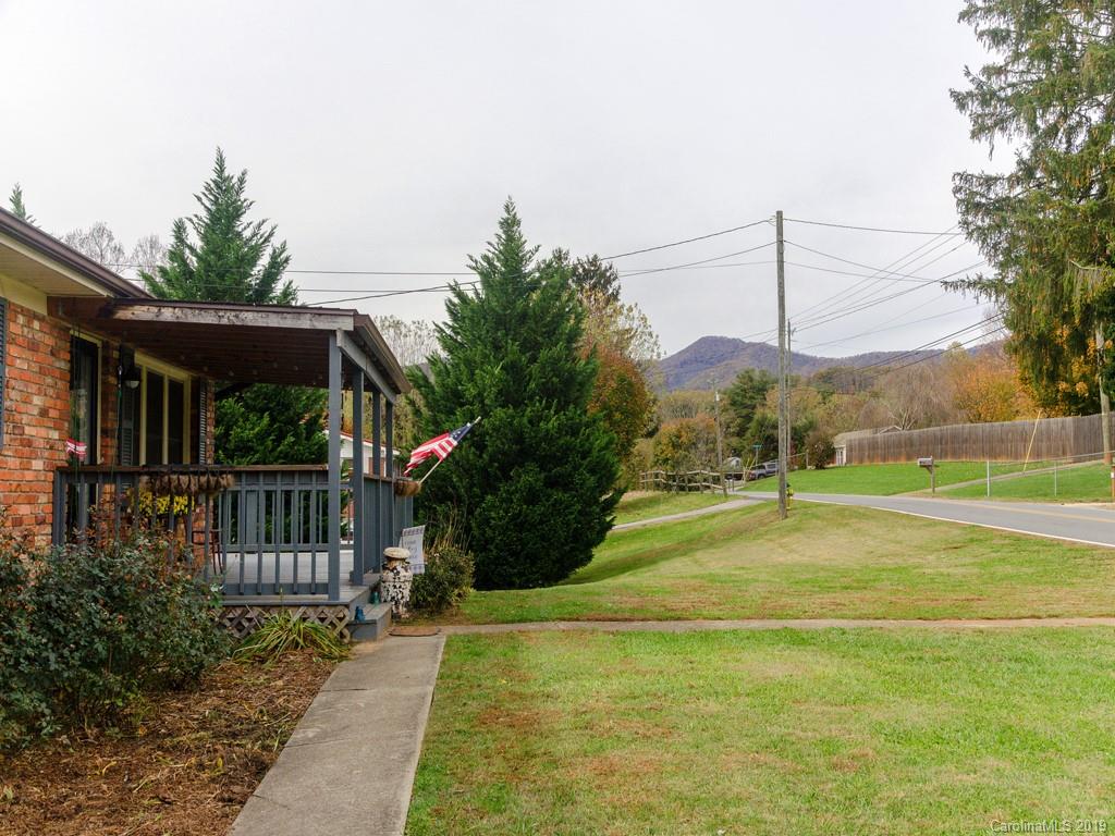 718 Justice Ridge Road Candler, NC 28715 - Photo 3 of 24 Gallery Image 3