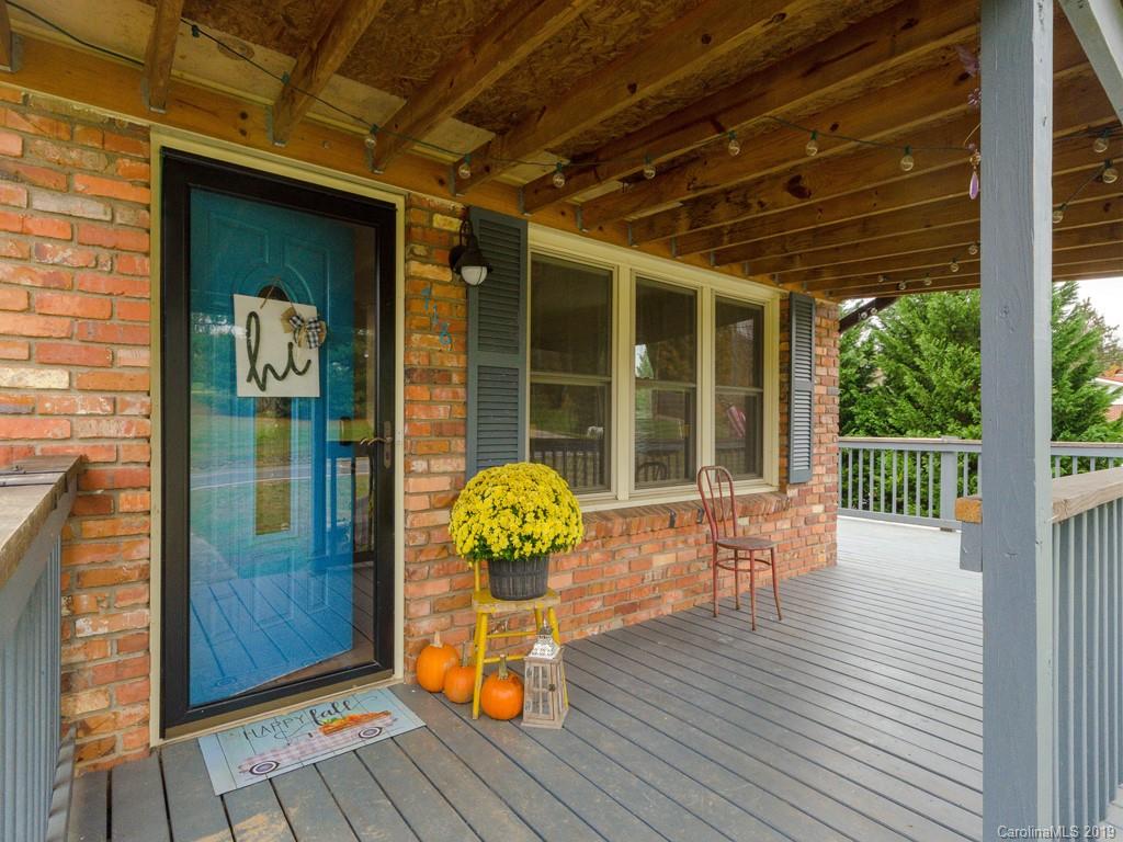 718 Justice Ridge Road Candler, NC 28715 - Photo 4 of 24 Gallery Image 4