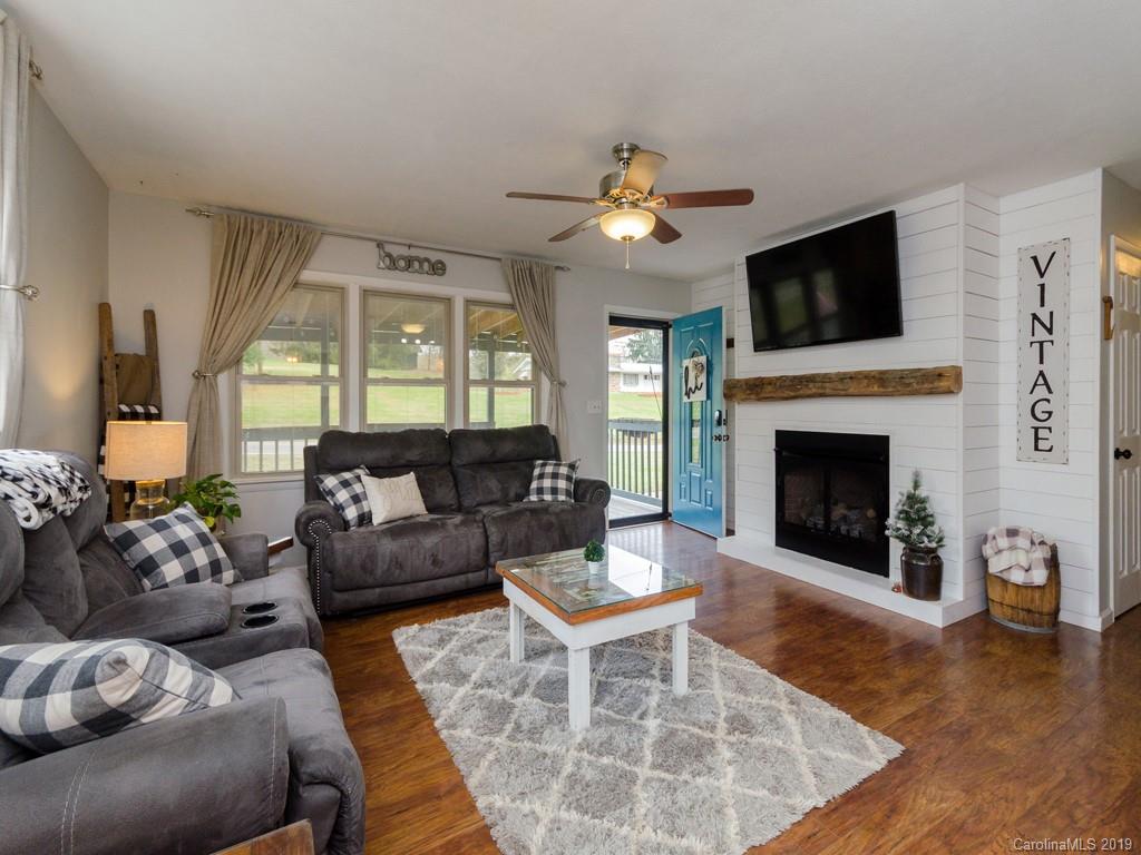 718 Justice Ridge Road Candler, NC 28715 - Photo 5 of 24 Gallery Image 5
