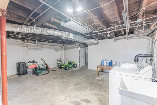$300,000 | 168 Villa Street, Elgin, IL 60120