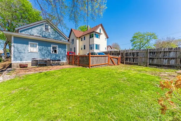 $300,000 | 168 Villa Street, Elgin, IL 60120