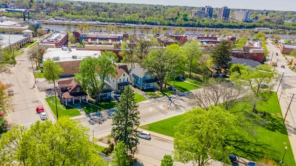 $300,000 | 168 Villa Street, Elgin, IL 60120