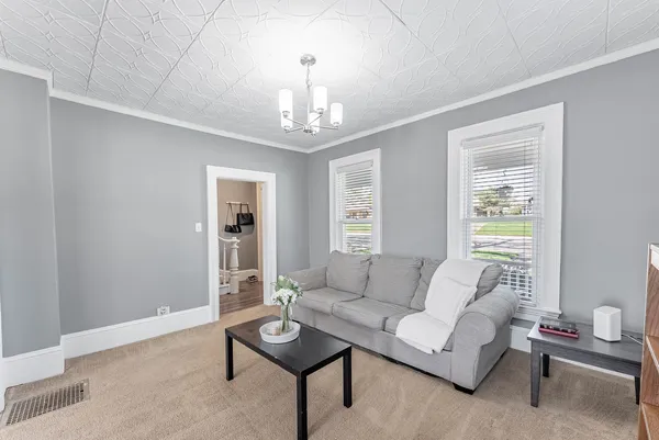 $300,000 | 168 Villa Street, Elgin, IL 60120