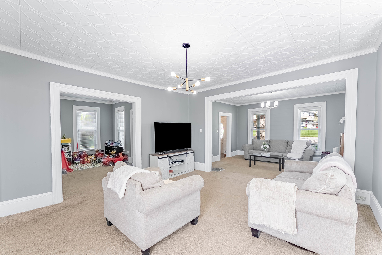 168 Villa Street Elgin, IL 60120 - Photo 6 of 36