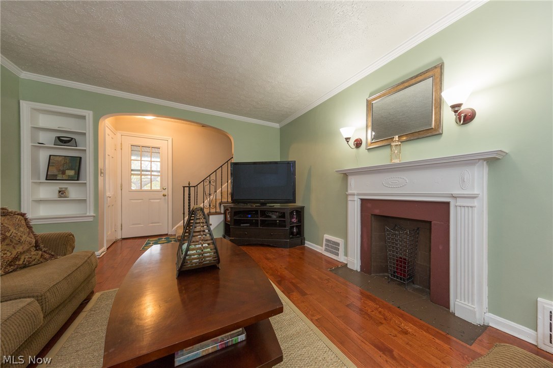 2252 South Taylor Road Cleveland Heights, OH 44118 - Photo 3 of 34 Gallery Image 3