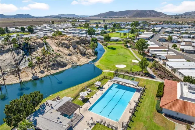 a picture of a lake view