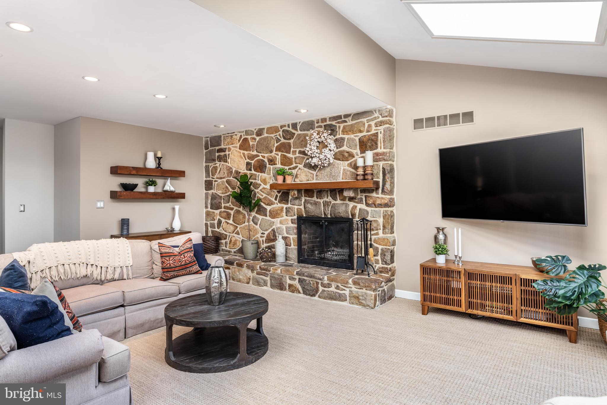 890 Springbank Lane Wayne, PA 19087 - Photo 14 of 46 Open concept family room