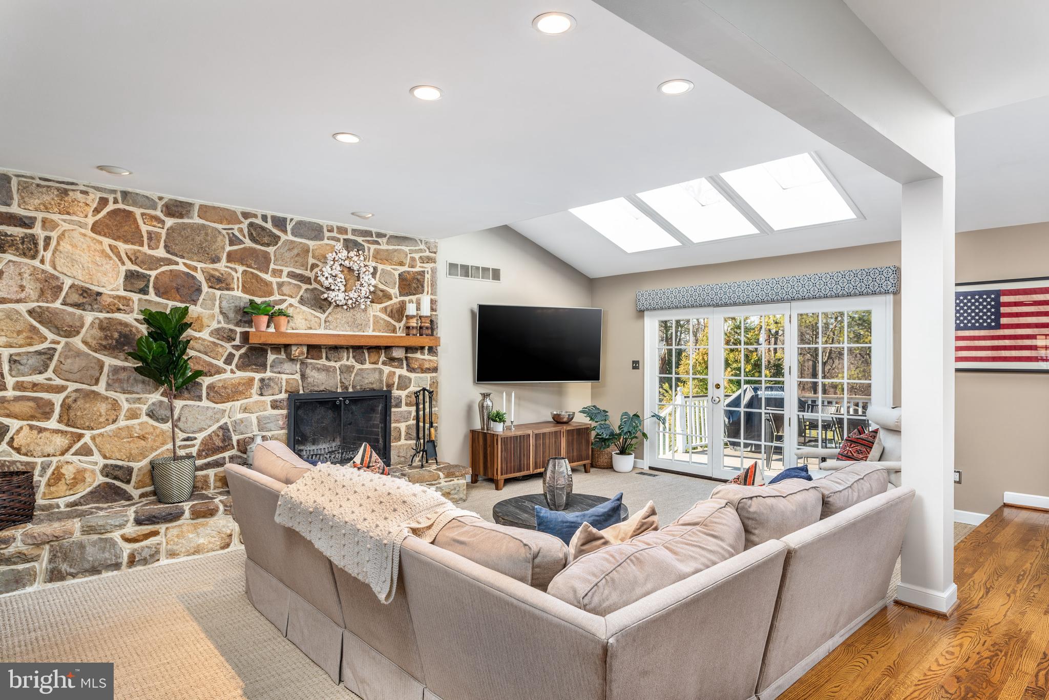 890 Springbank Lane Wayne, PA 19087 - Photo 15 of 46 Bright and spacious family room