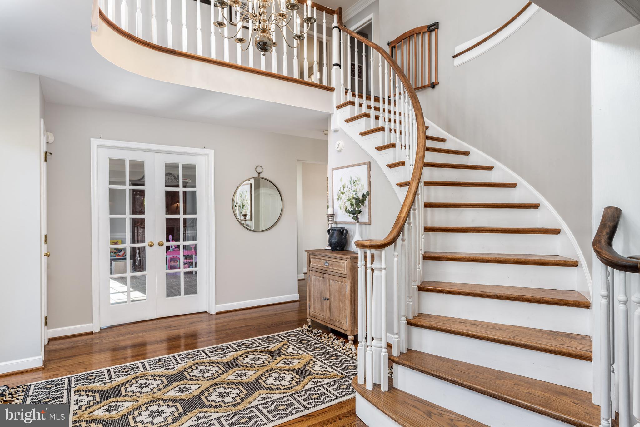 890 Springbank Lane Wayne, PA 19087 - Photo 6 of 46 Curved staircase