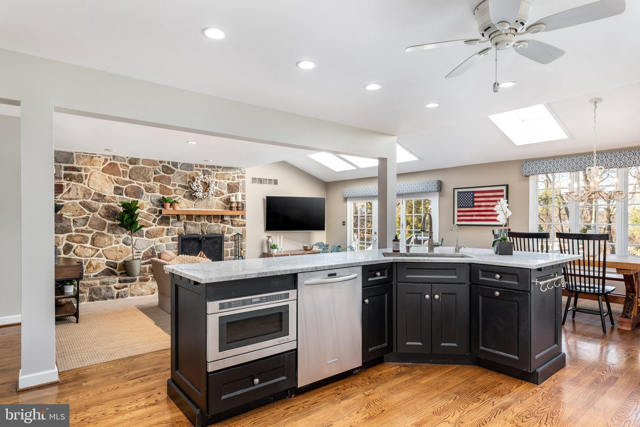 890 Springbank Lane Wayne, PA 19087 - Photo 9 of 46 Carrara marble island