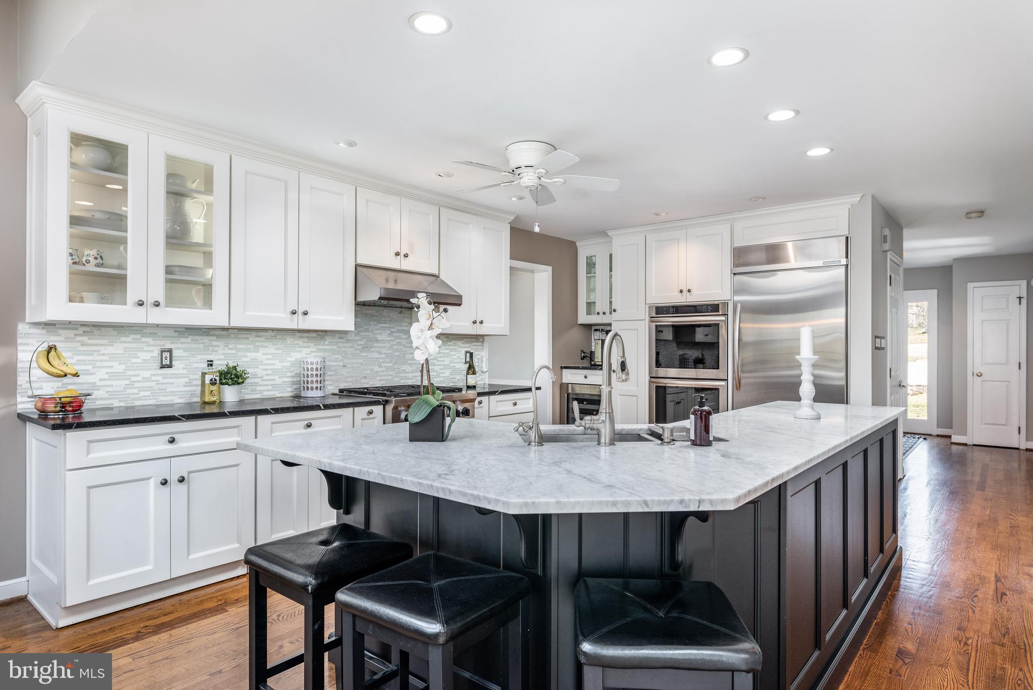 890 Springbank Lane Wayne, PA 19087 - Photo 10 of 46 Island with seating