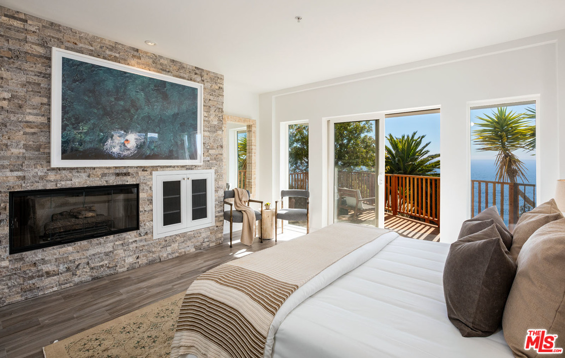 21470 Rambla Vista Malibu, CA 90265 - Photo 13 of 29