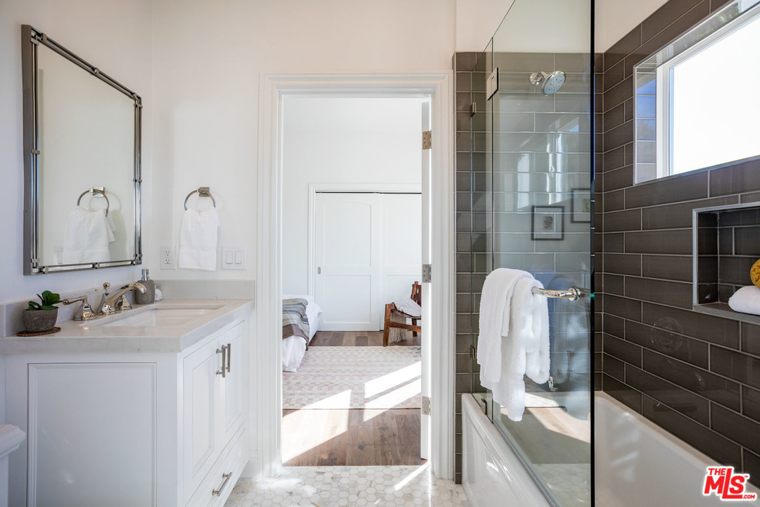 21470 Rambla Vista Malibu, CA 90265 - Photo 18 of 29