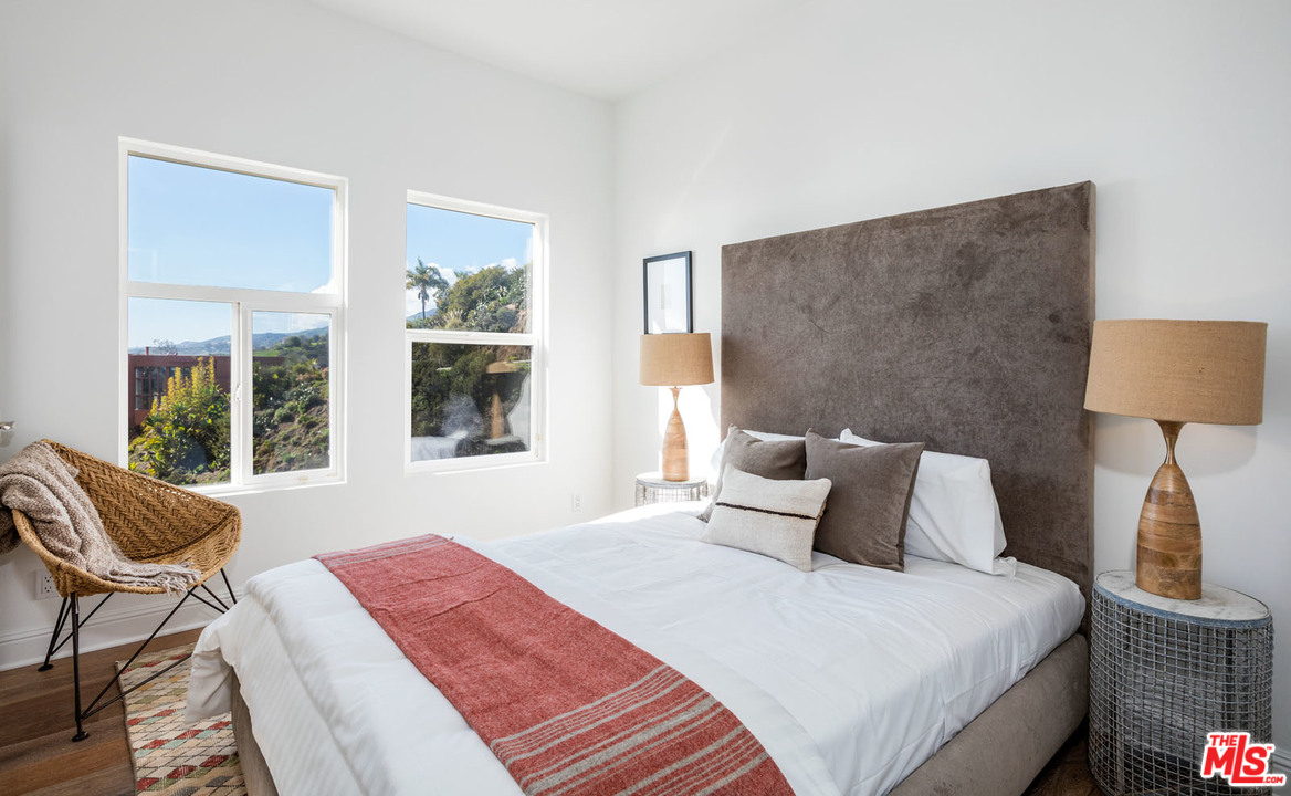 21470 Rambla Vista Malibu, CA 90265 - Photo 20 of 29