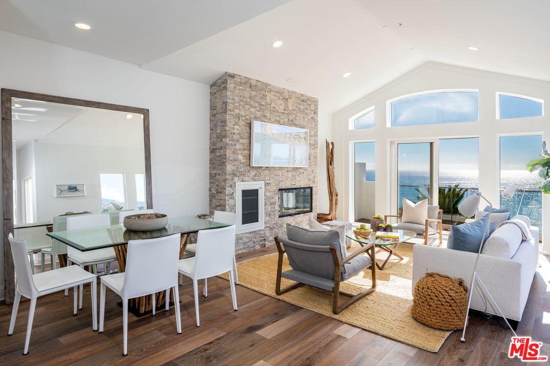 21470 Rambla Vista Malibu, CA 90265 - Photo 3 of 29