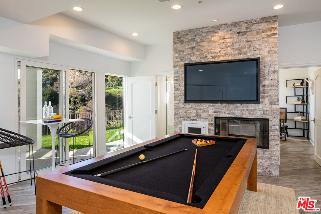 21470 Rambla Vista Malibu, CA 90265 - Photo 21 of 29