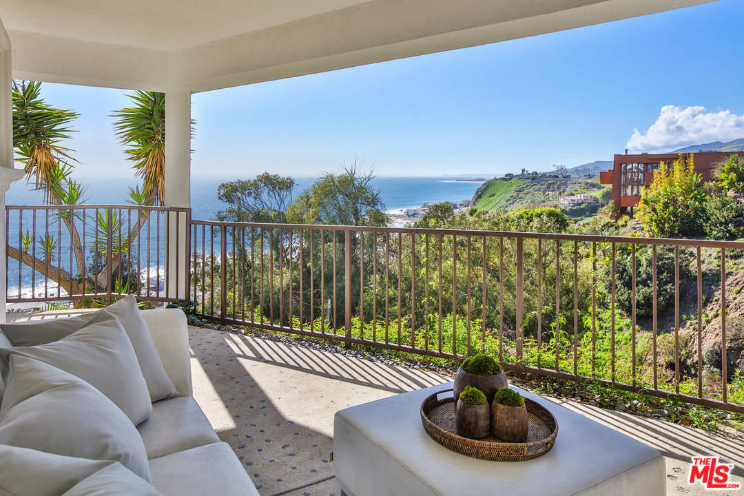 21470 Rambla Vista Malibu, CA 90265 - Photo 23 of 29