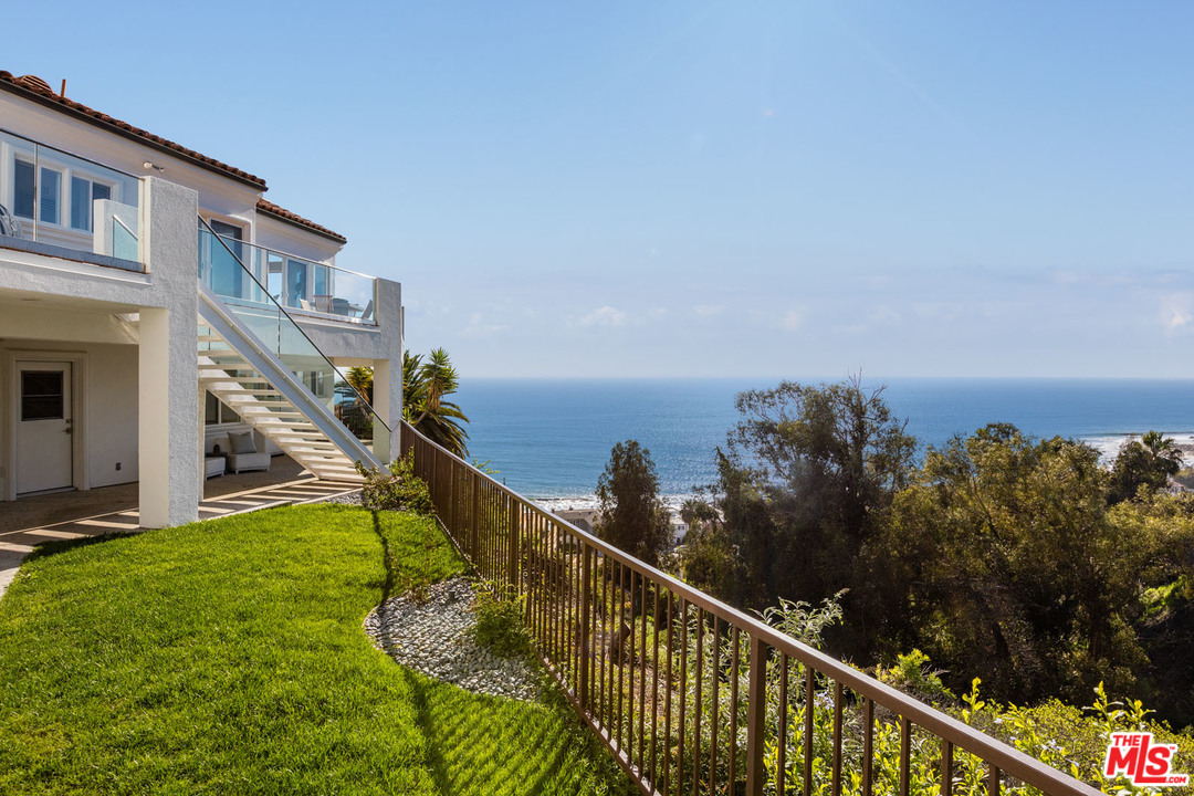 21470 Rambla Vista Malibu, CA 90265 - Photo 24 of 29