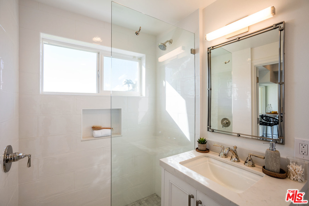 21470 Rambla Vista Malibu, CA 90265 - Photo 28 of 29