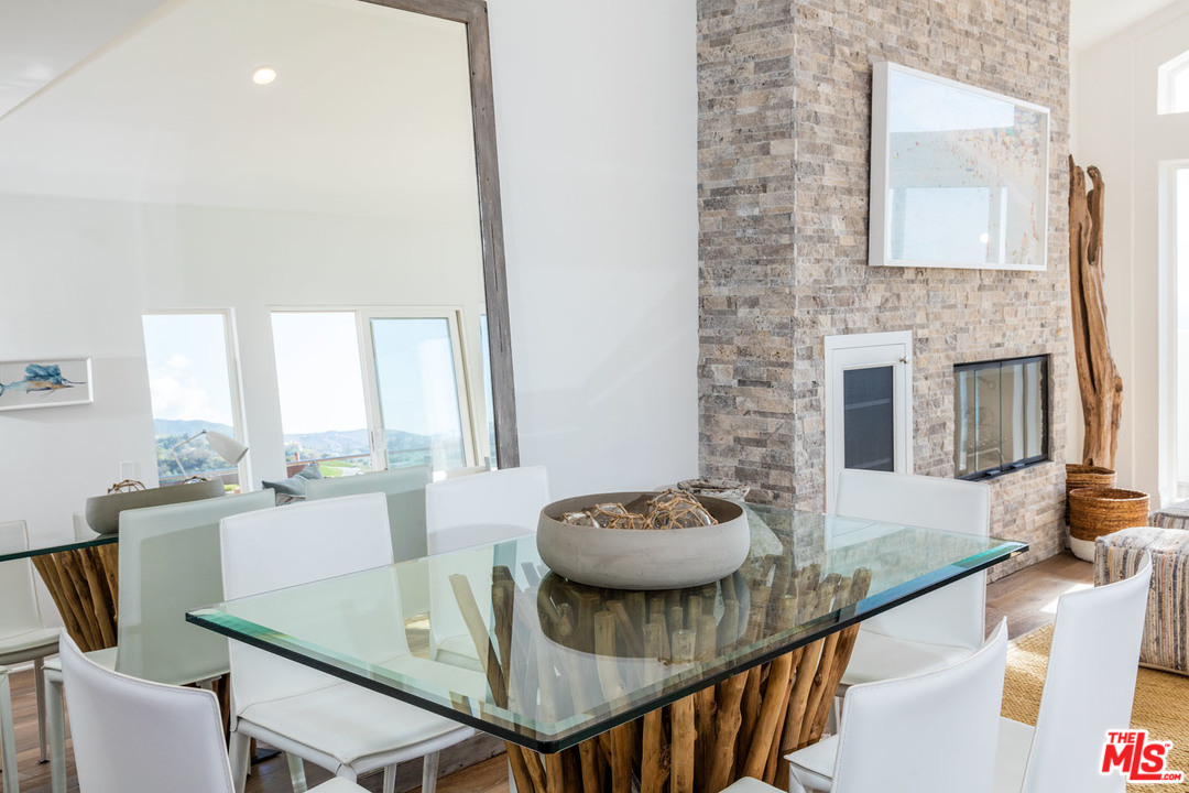 21470 Rambla Vista Malibu, CA 90265 - Photo 4 of 29