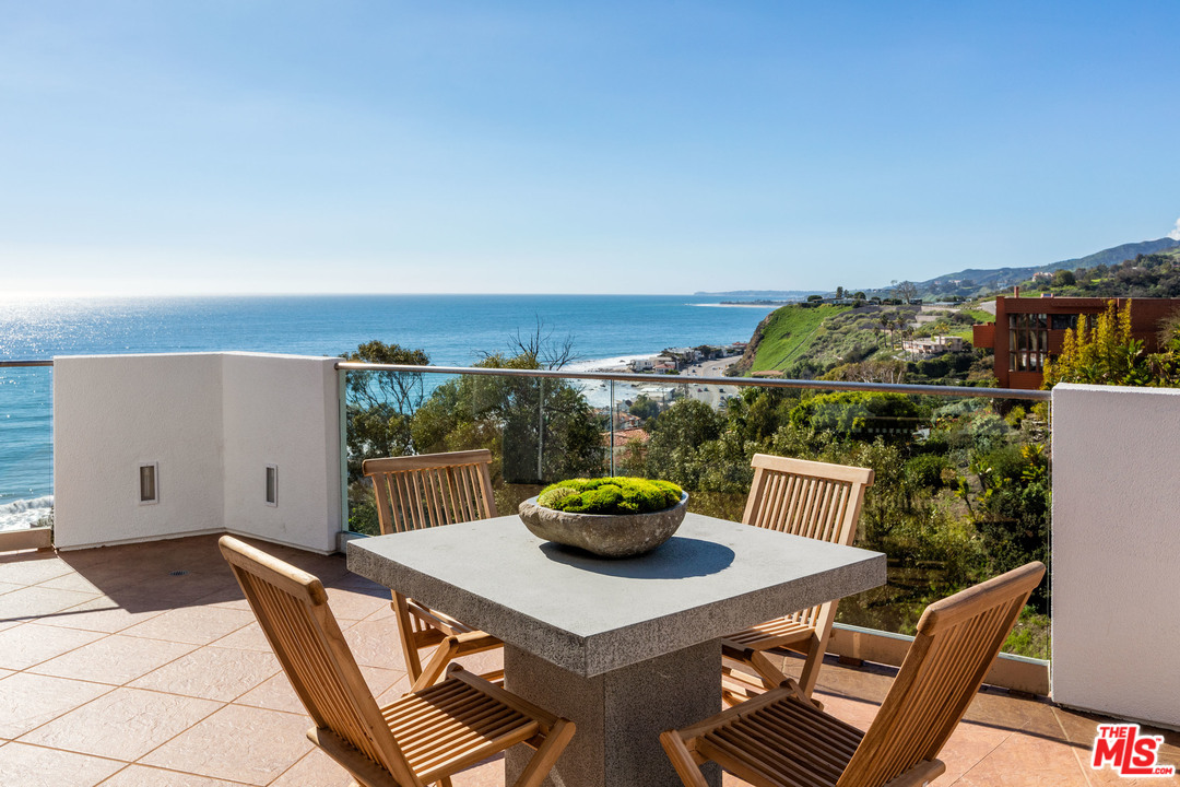 21470 Rambla Vista Malibu, CA 90265 - Photo 6 of 29