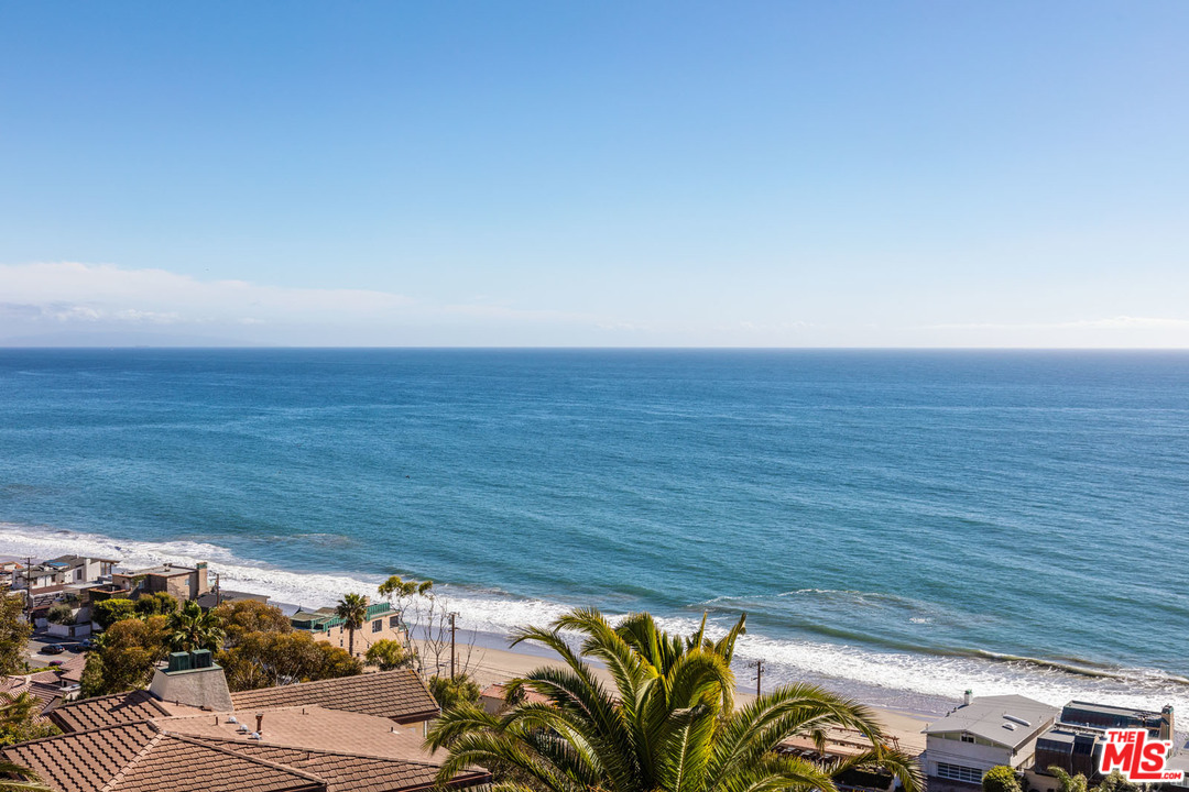 21470 Rambla Vista Malibu, CA 90265 - Photo 9 of 29
