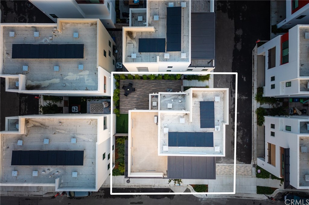 82 Ballast Point Tustin, CA 92782 - Photo 30 of 30 a view of dinning table and chairs in the patio