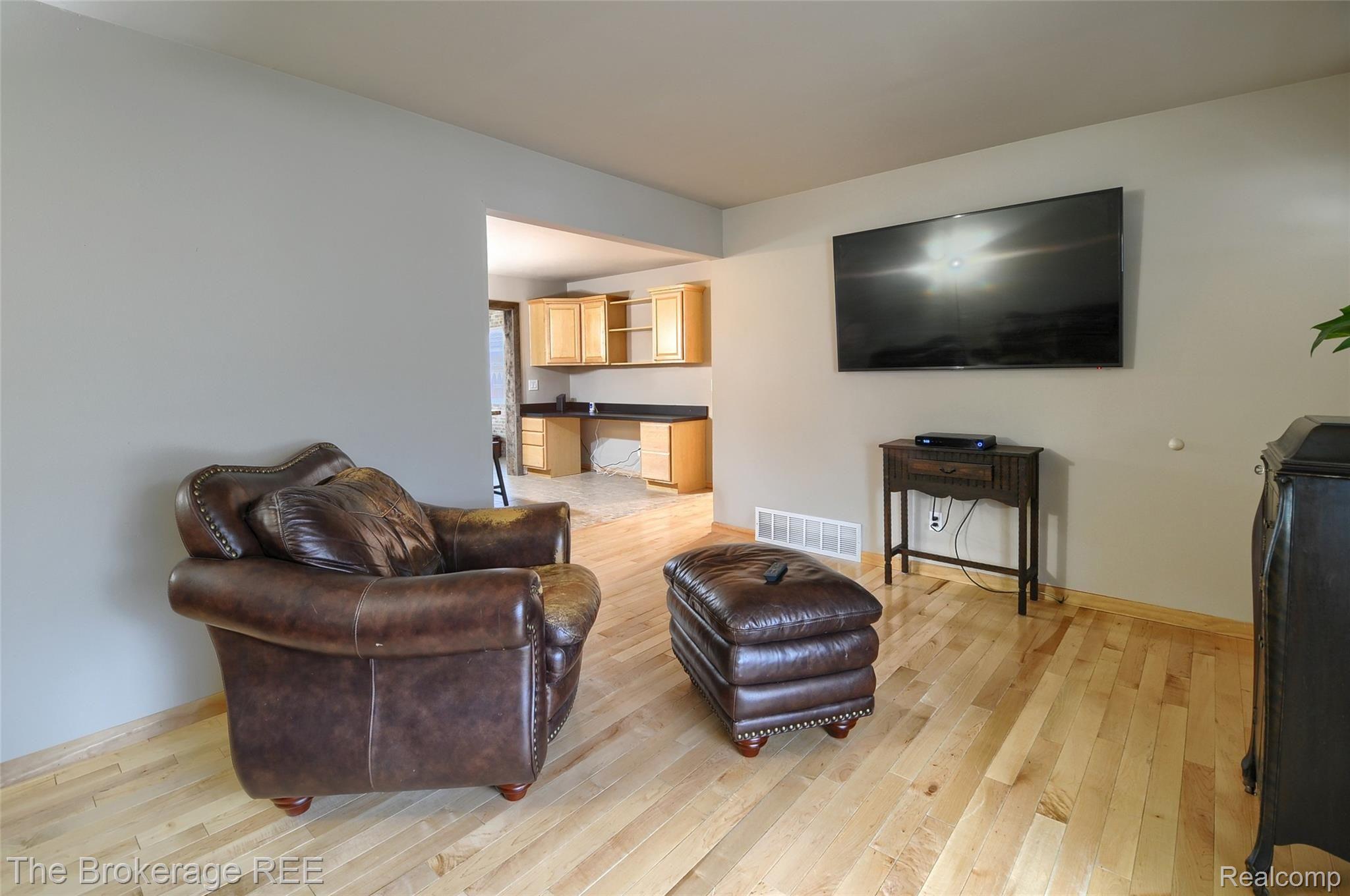 5250 East Carpenter Road Flint, MI 48506 - Photo 6 of 33 DSC_5122-HDR(5).jpg