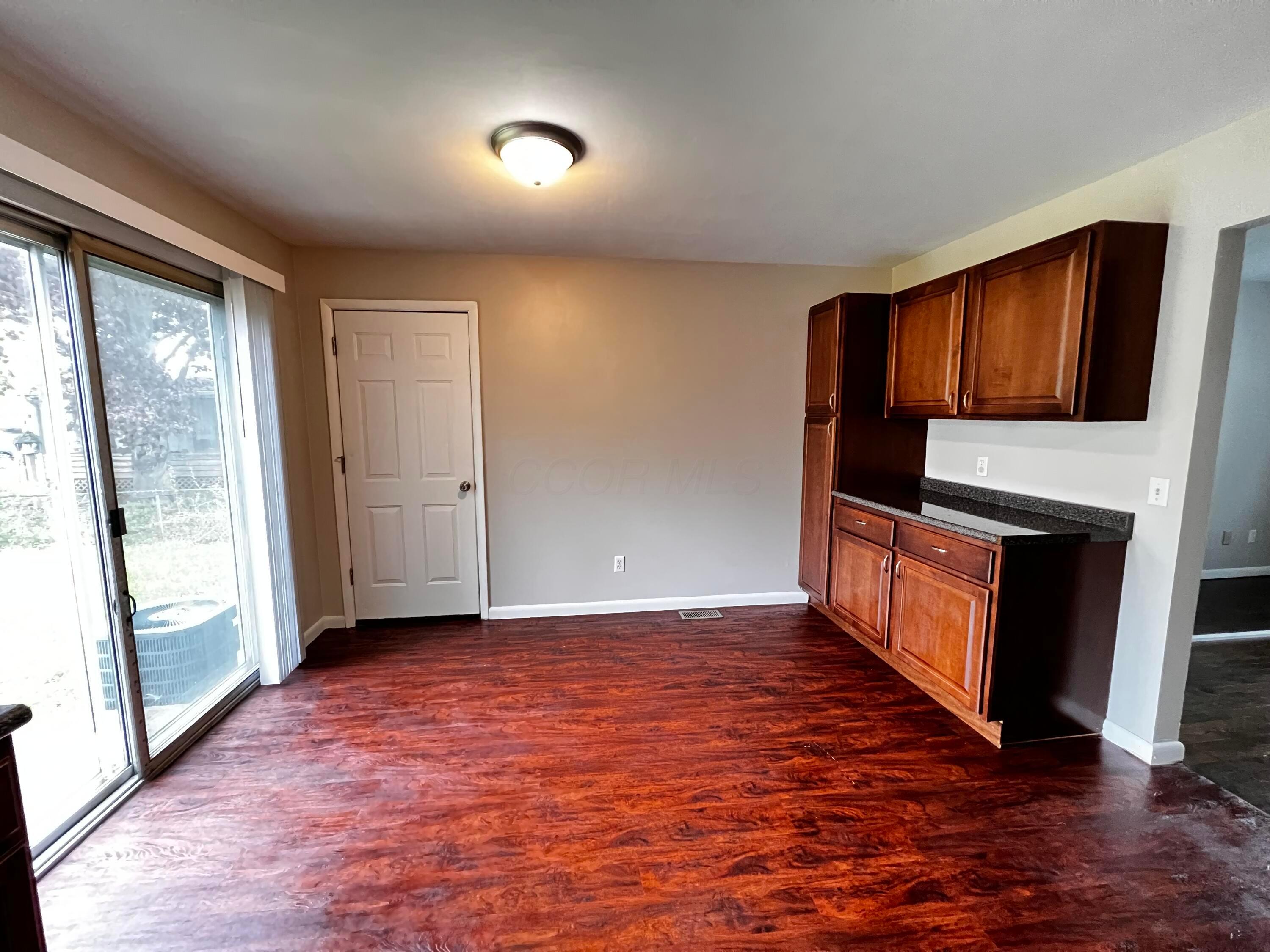 5100 Chingford Road Columbus, OH 43232 - Photo 3 of 16 Dining Room