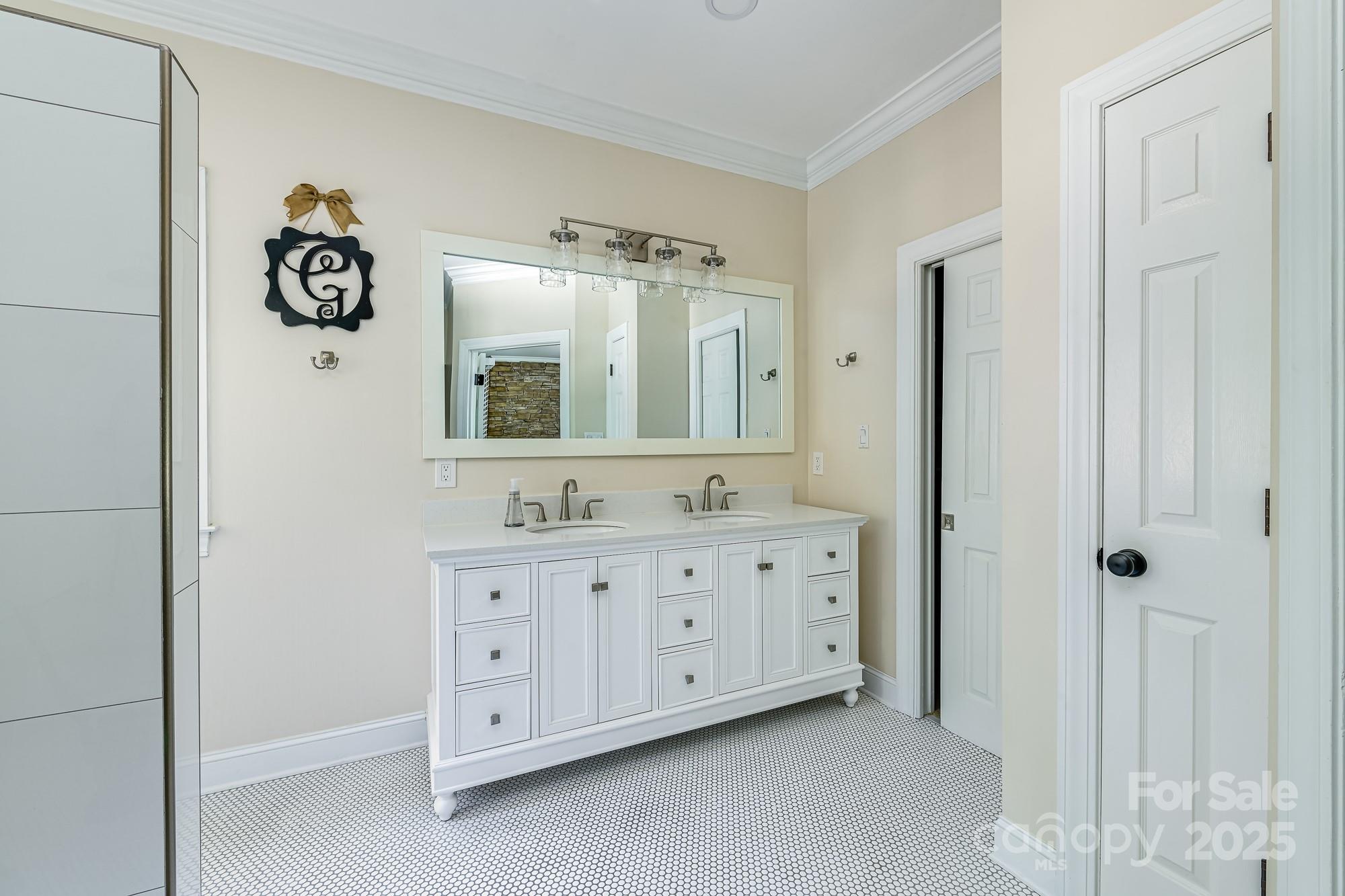 5300 Green Rea Road Charlotte, NC 28226 - Photo 24 of 42 a spacious bathroom with a double vanity sink and a mirror